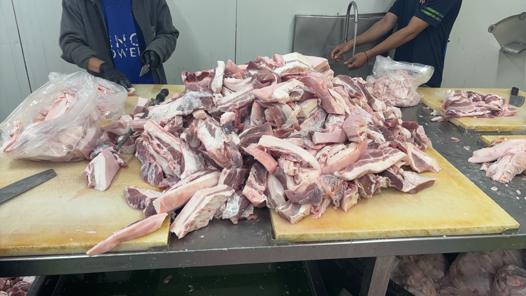 หมูสดแปรรูปพิเศษ ตัดแต่งเฉพาะ